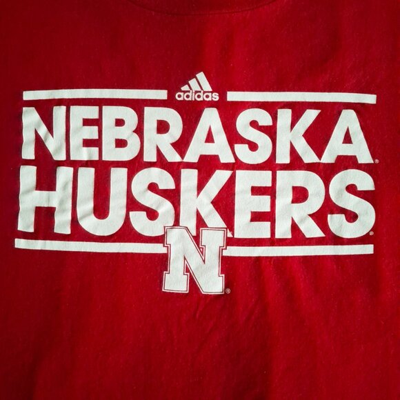 T Shirt University of Nebraska Athletics Huskers Cornhuskers Adidas Size 2XL XXL - Picture 1 of 6